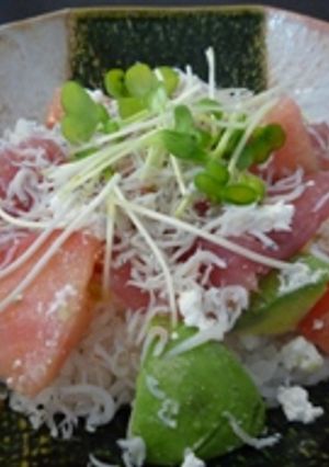 アボガド・トマト・マグロ丼-レシピのメイン写真