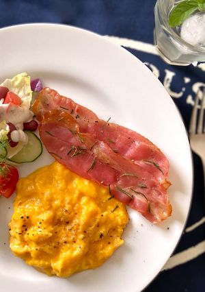 ホテルの朝食　②ローズマリーベーコン-レシピのメイン写真