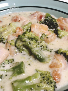 鶏モモとブロッコリーのニンニククリーム煮-レシピのメイン写真