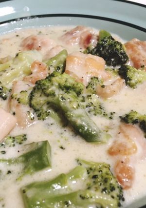鶏モモとブロッコリーのニンニククリーム煮-レシピのメイン写真