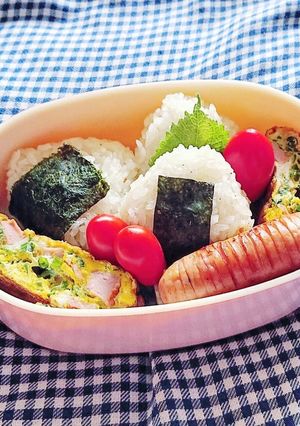お弁当に♪青ネギと魚肉ソーセージの卵焼き-レシピのメイン写真