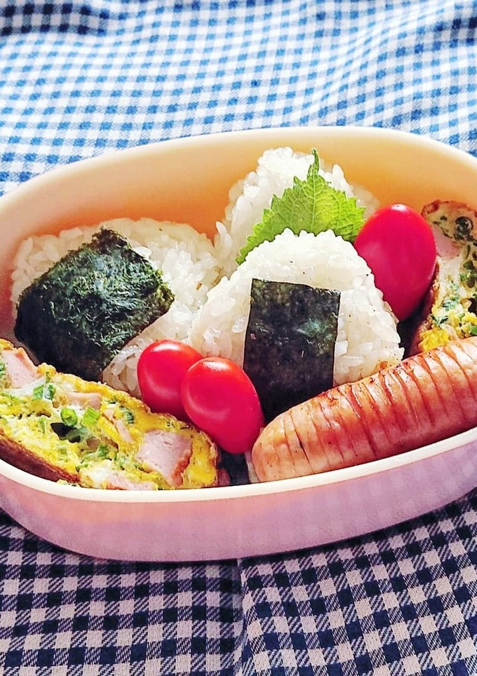 お弁当に♪青ネギと魚肉ソーセージの卵焼き-レシピのメイン写真