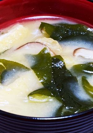 干し椎茸の戻し汁で深みのある味噌汁-レシピのメイン写真
