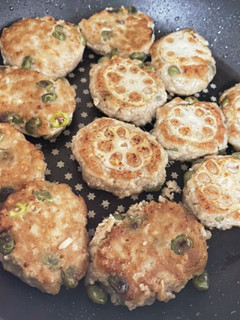 蓮根と豆腐と枝豆の和風ハンバーグ-レシピのメイン写真