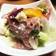 市販カットサラダにトッピング