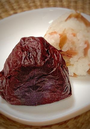 【鮭おにぎり】赤紫蘇包み-レシピのメイン写真