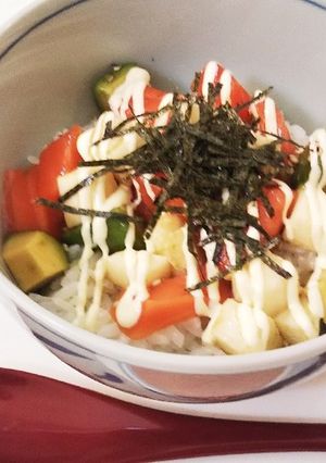 サーモンとアボカドのポキ丼-レシピのメイン写真