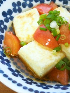 揚げ焼きで簡単!揚げ出し豆腐♪トマト入り-レシピのメイン写真