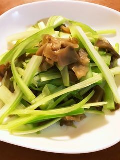 ストレス軽減に♪セロリとザーサイの炒め-レシピのメイン写真