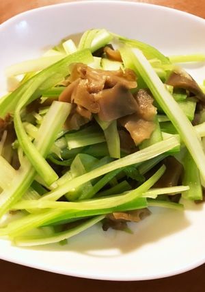 ストレス軽減に♪セロリとザーサイの炒め-レシピのメイン写真