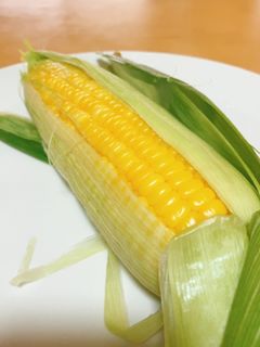 時短!簡単!皮ごとレンジ甘いとうもろこし-レシピのメイン写真