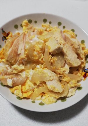簡単!めんつゆで鳥むね肉の親子丼!-レシピのメイン写真