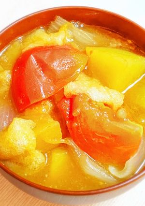 簡単ヘルシー☆トマトと松山油揚げの味噌汁-レシピのメイン写真