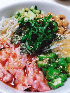 まぐろ・納豆・オクラ・しらすのネバネバ丼-レシピのメイン写真