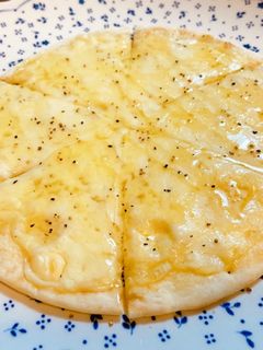 クリーミーはちみつチーズピザ-レシピのメイン写真