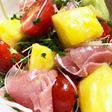 超簡単!生ハムとフルーツの爽やかサラダ