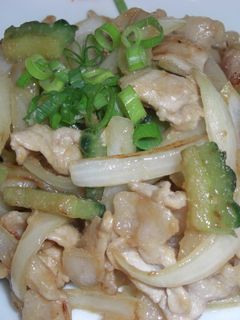 ゴーヤとタマネギと豚肉の味噌炒め-レシピのメイン写真
