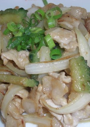 ゴーヤとタマネギと豚肉の味噌炒め-レシピのメイン写真
