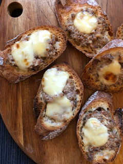 鯖缶チーズでバゲットおつまみ-レシピのメイン写真