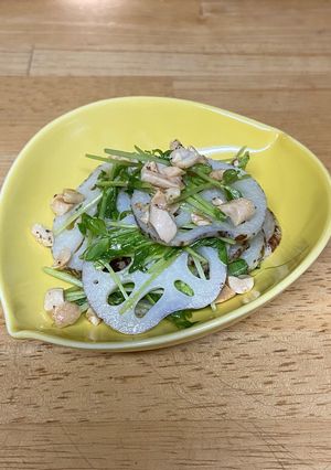 もう一品！に。れんこんと豆苗のバター炒め-レシピのメイン写真
