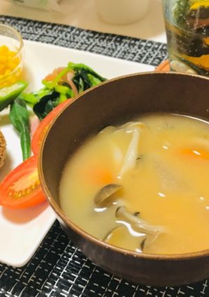 しめじと大根とにんじんのお味噌汁-レシピのメイン写真