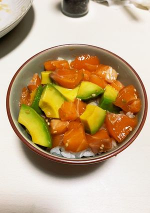 サーモンとアボカドの漬け丼。-レシピのメイン写真