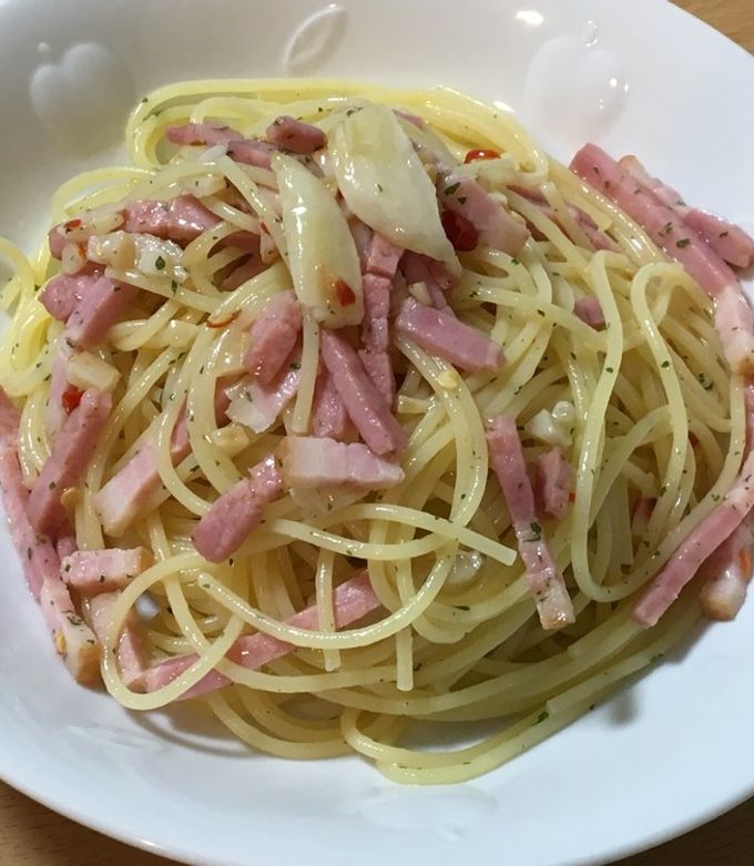ベーコンとにんにくのペペロンチーノ by かいこくわた 【クックパッド