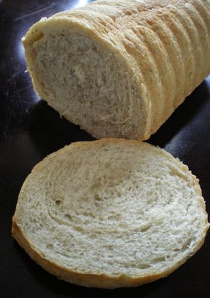 だし汁で作るゴボウ入り食パン♪トヨ型-レシピのメイン写真