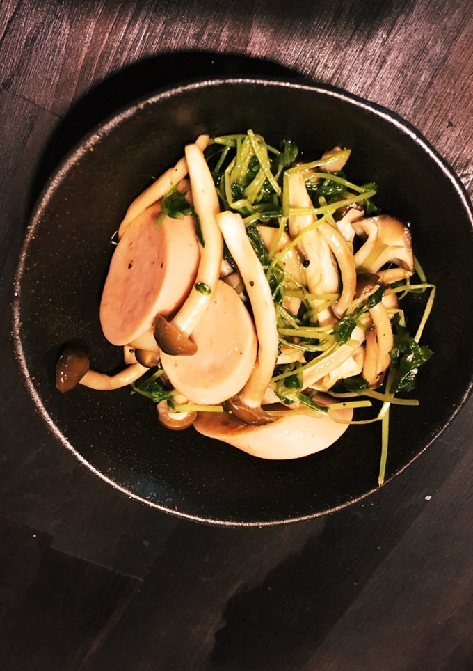 豆苗とソーセージとキノコの炒め物-レシピのメイン写真