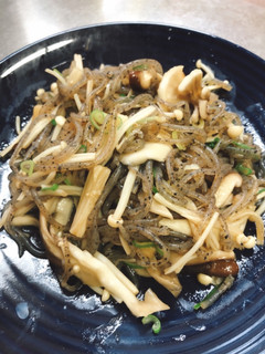 糸こんにゃくときのこのバター醤油炒め-レシピのメイン写真