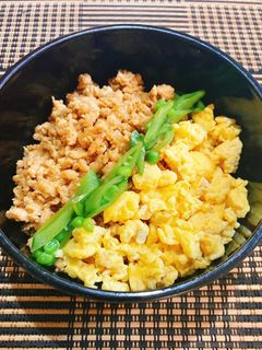 ☆節約かさまし鶏そぼろ豆腐丼☆-レシピのメイン写真