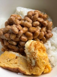 納豆ご飯に卵焼きを添えて(シンプルに)-レシピのメイン写真