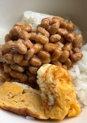 納豆ご飯に卵焼きを添えて（シンプルに）-レシピのメイン写真
