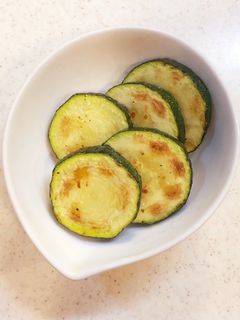 (小鉢) ズッキーニ オリーブオイル焼き-レシピのメイン写真