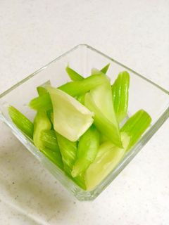 袋で簡単!セロリの浅漬け-レシピのメイン写真