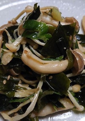 ダイエット☆わかめとキノコの炒め物☆-レシピのメイン写真