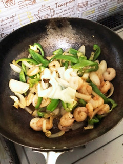 エビとピーマン玉ねぎのチーズ炒め♪-レシピのメイン写真