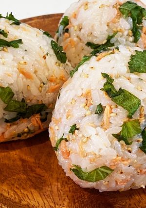 ごま油香る☆おにぎり(鮭・大葉)-レシピのメイン写真