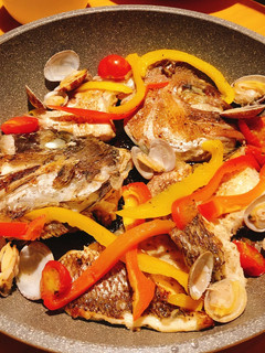魚介の旨味!真鯛のアクアパッツァ-レシピのメイン写真