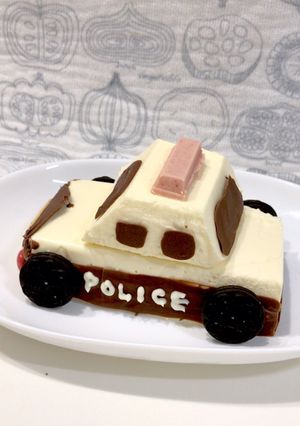 誕生日★レアチーズの立体パトカーケーキ-レシピのメイン写真