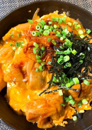 コチュジャン&豆板醤入り 旨辛親子丼-レシピのメイン写真
