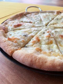 tres pizza〜3種のチーズピザ-レシピのメイン写真