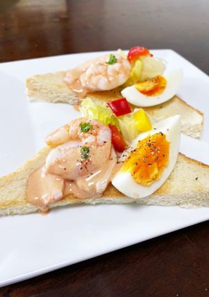 朝食やおつまみに♡エビマヨトースト-レシピのメイン写真