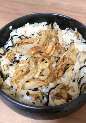 玉ねぎと塩昆布だけ！簡単混ぜご飯♡-レシピのメイン写真