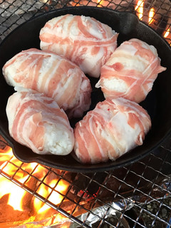 キャンプ飯 スキレットで肉巻きごはん-レシピのメイン写真