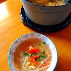 รูปของ 簡単薬膳！緑豆もやしとトマトの生姜スープ