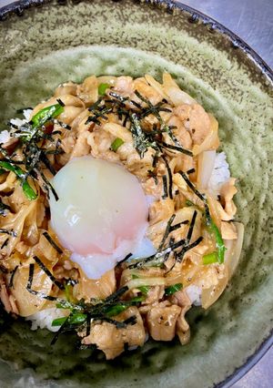賄い！ガーリックスタミナ豚丼！温玉乗せ-レシピのメイン写真