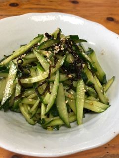 塩昆布が決めて!千切りキュウリのナムル-レシピのメイン写真