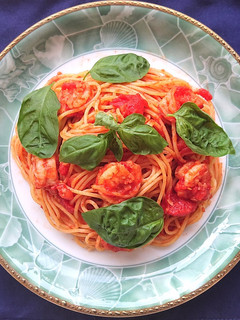 えびとホールトマトのバジルが香るパスタ-レシピのメイン写真
