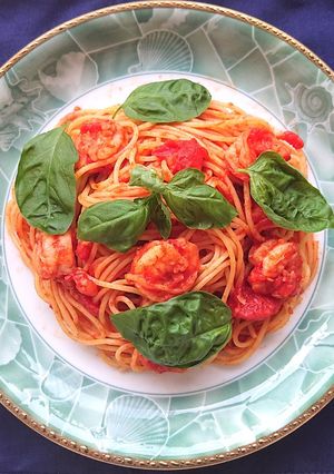 えびとホールトマトのバジルが香るパスタ-レシピのメイン写真